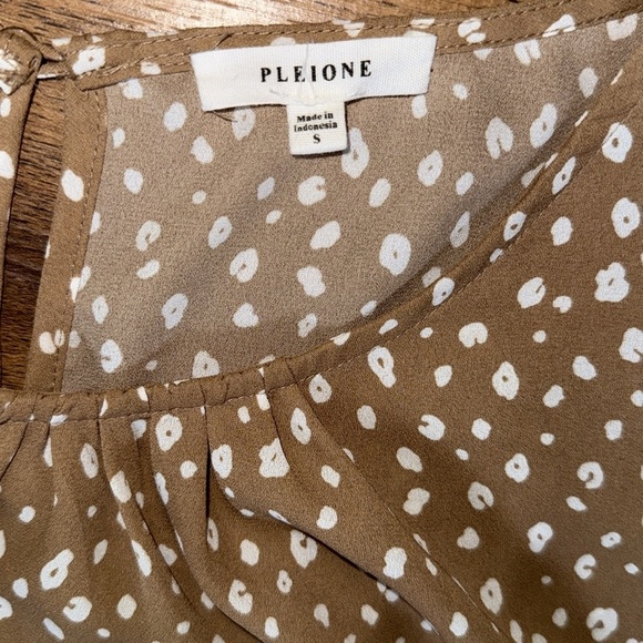 Pleione Tan and White Puff Sleeve Blouse - Picture 2 of 4